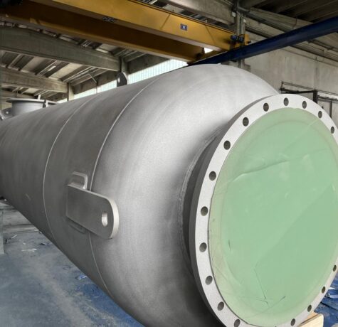 Silenziatore per impianti nucleari – Acciaio al carbonio. Trattamento di sabbiatura al grado SA3, poi verniciato con zincante inorganico